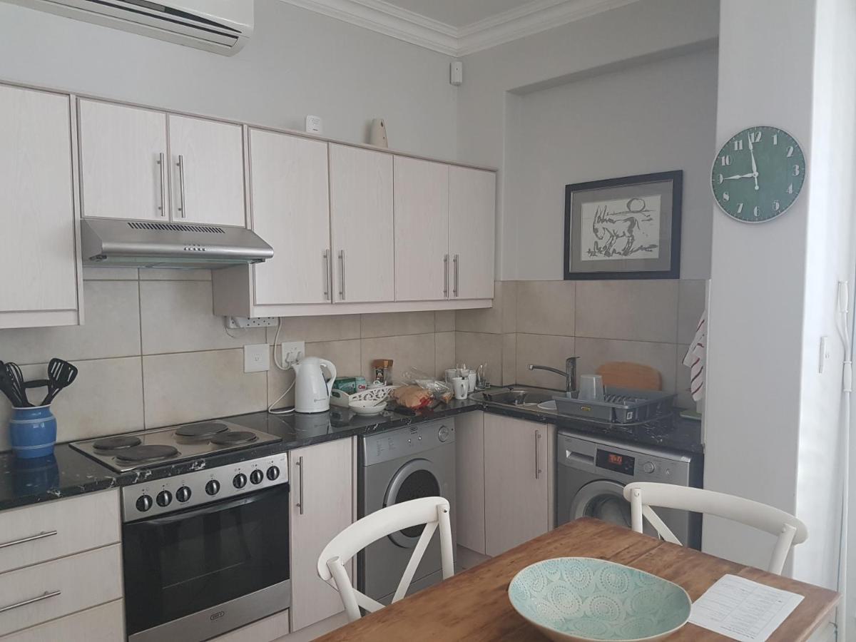 Modern, Centrally Located Dorp Street Apartment Stellenbosch Extérieur photo
