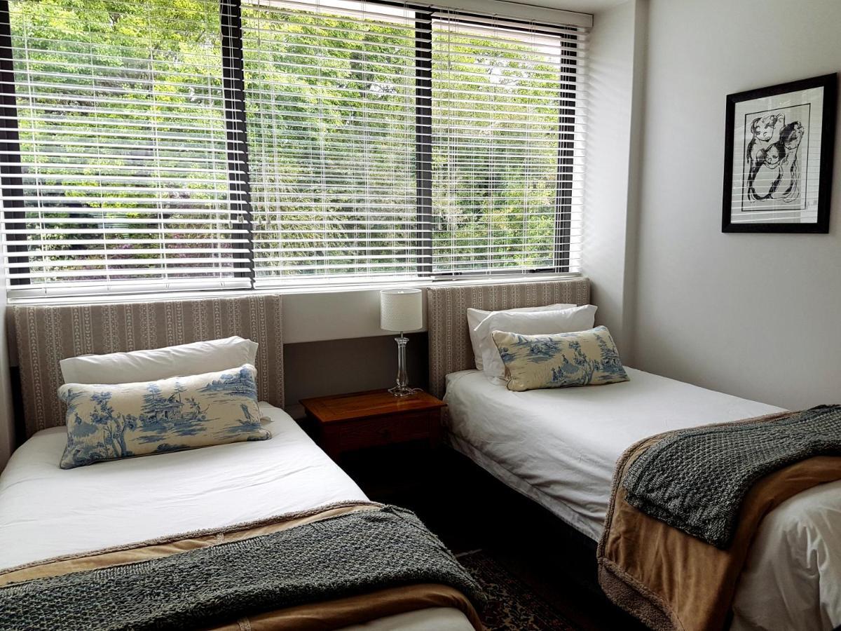 Modern, Centrally Located Dorp Street Apartment Stellenbosch Extérieur photo