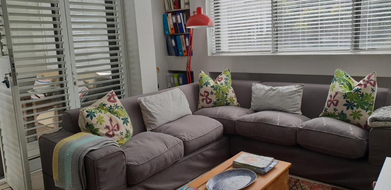 Modern, Centrally Located Dorp Street Apartment Stellenbosch Extérieur photo